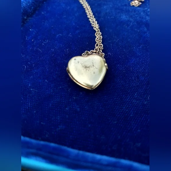 Vintage Gold Toned Heart Shaped Locket, Red Jewel Accent - Picture 7 of 7